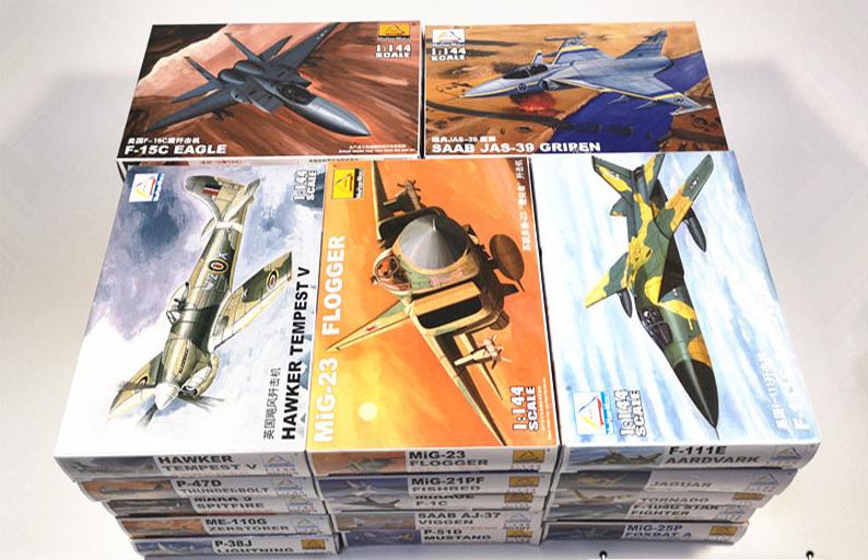Model Kit Revell - 25 PEÇAS 1/144 Modelo de Avião