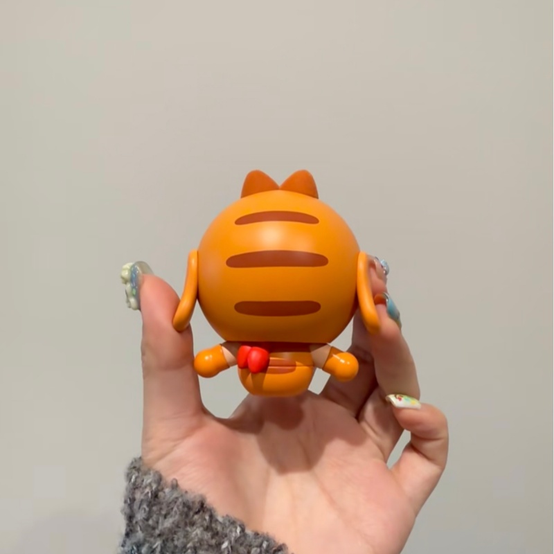 Genuíno popmart crybaby espaço - Model Kit Figures avaliação e preço