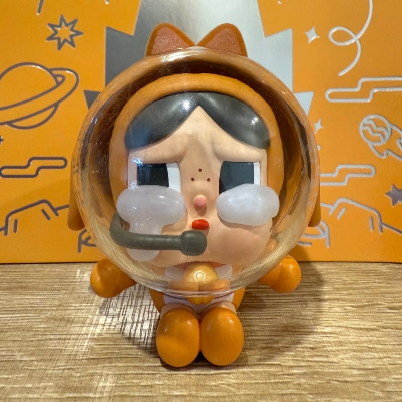 Genuíno popmart crybaby espaço - Model Kit Figures avaliação e preço
